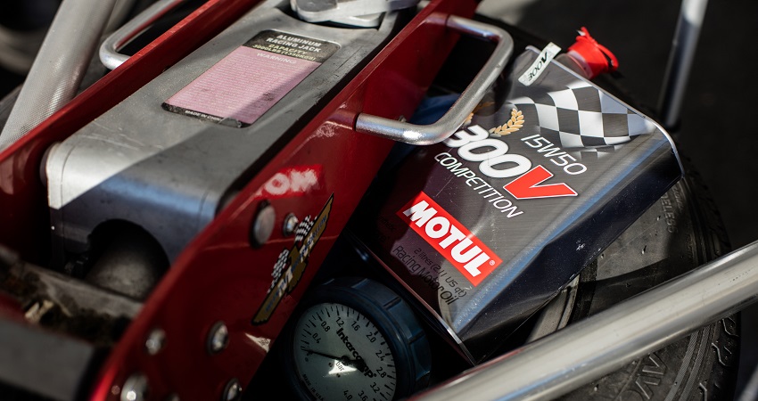 MOTUL 300V — WHEN THERE'S NO ROOM FOR COMPROMISE –